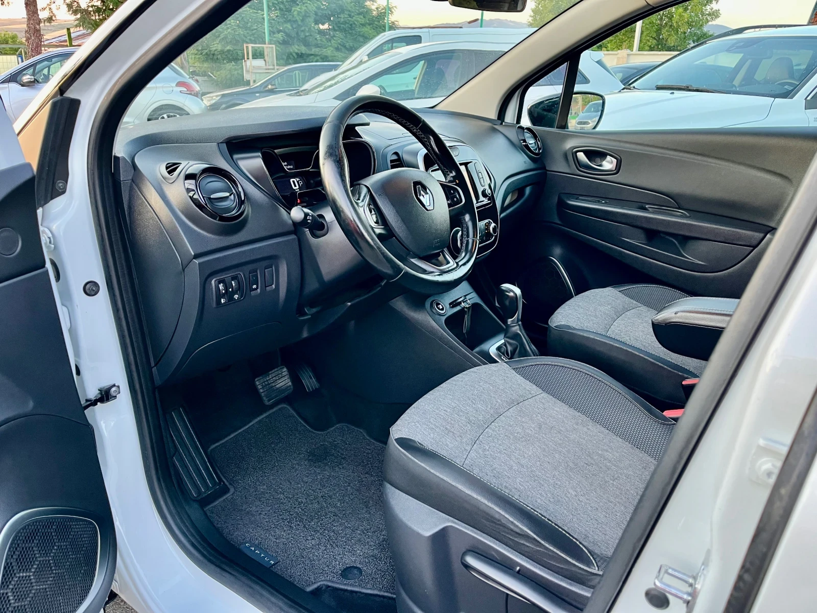 Renault Captur 1.5 dci ~INTENS+ / LED Pure Vision / R-link, снимка 7 - Автомобили и джипове - 56230438