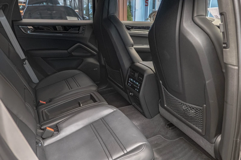 Porsche Cayenne Turbo E-Hybrid/GT/PCCB/PDCC Sport/PDLS+ /HuD/PE, снимка 8 - Автомобили и джипове - 51207572