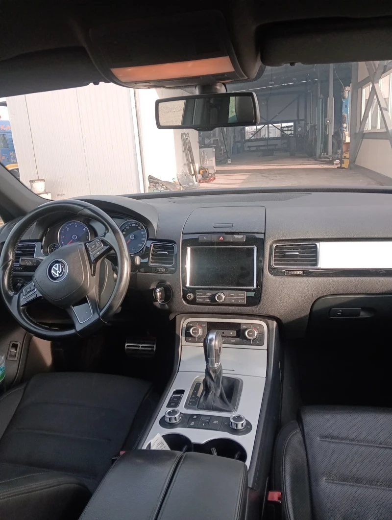 VW Touareg, снимка 11 - Автомобили и джипове - 52656519