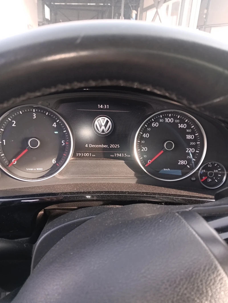 VW Touareg, снимка 16 - Автомобили и джипове - 52656519