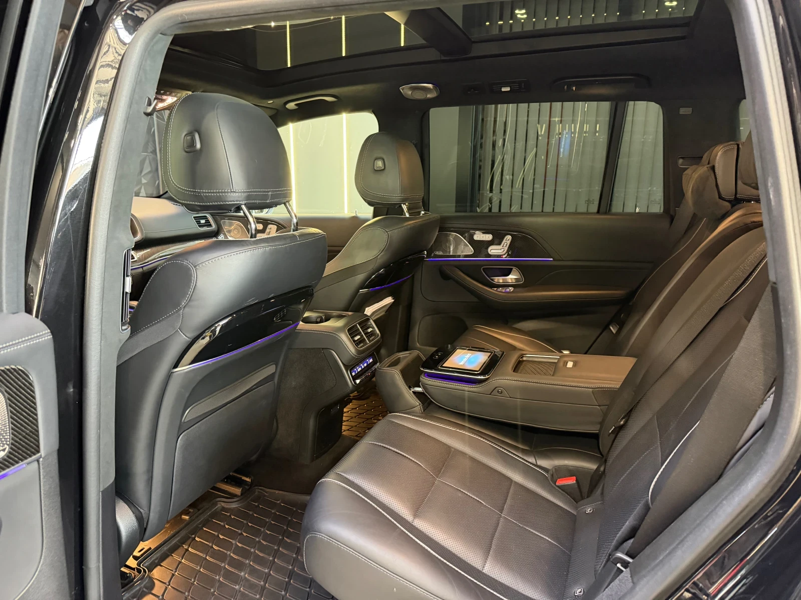 Mercedes-Benz GLS580 AMG 4 MATIC * FULL Екстри* BURMESTER* Панорама* 6+, снимка 5 - Автомобили и джипове - 54345718
