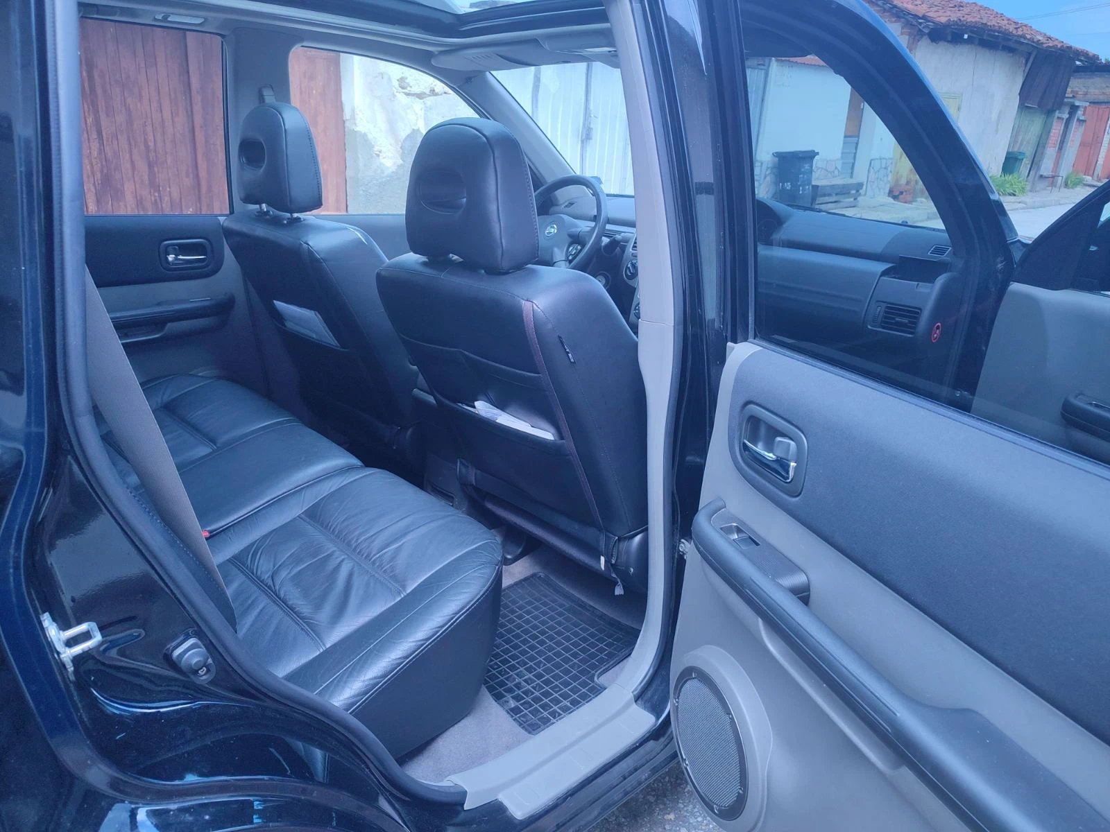 Nissan X-trail 2.2 dCI, снимка 15 - Автомобили и джипове - 55192318