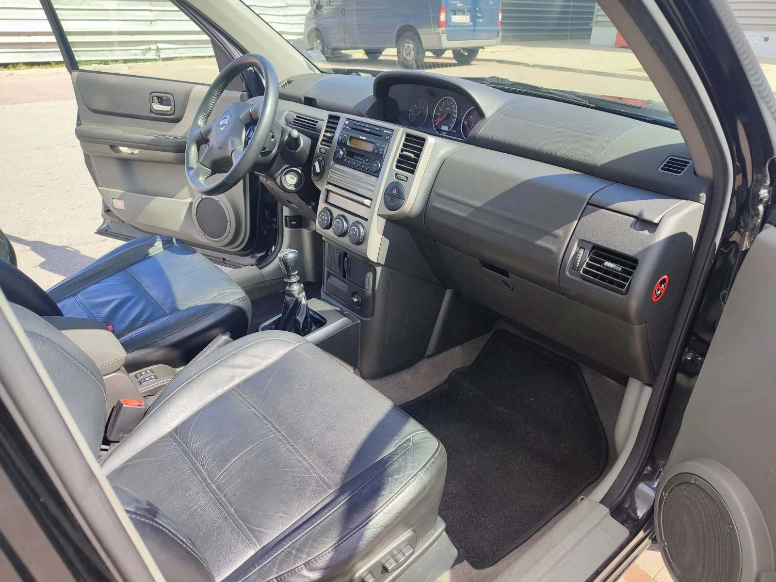 Nissan X-trail 2.2 dCI, снимка 14 - Автомобили и джипове - 56425880
