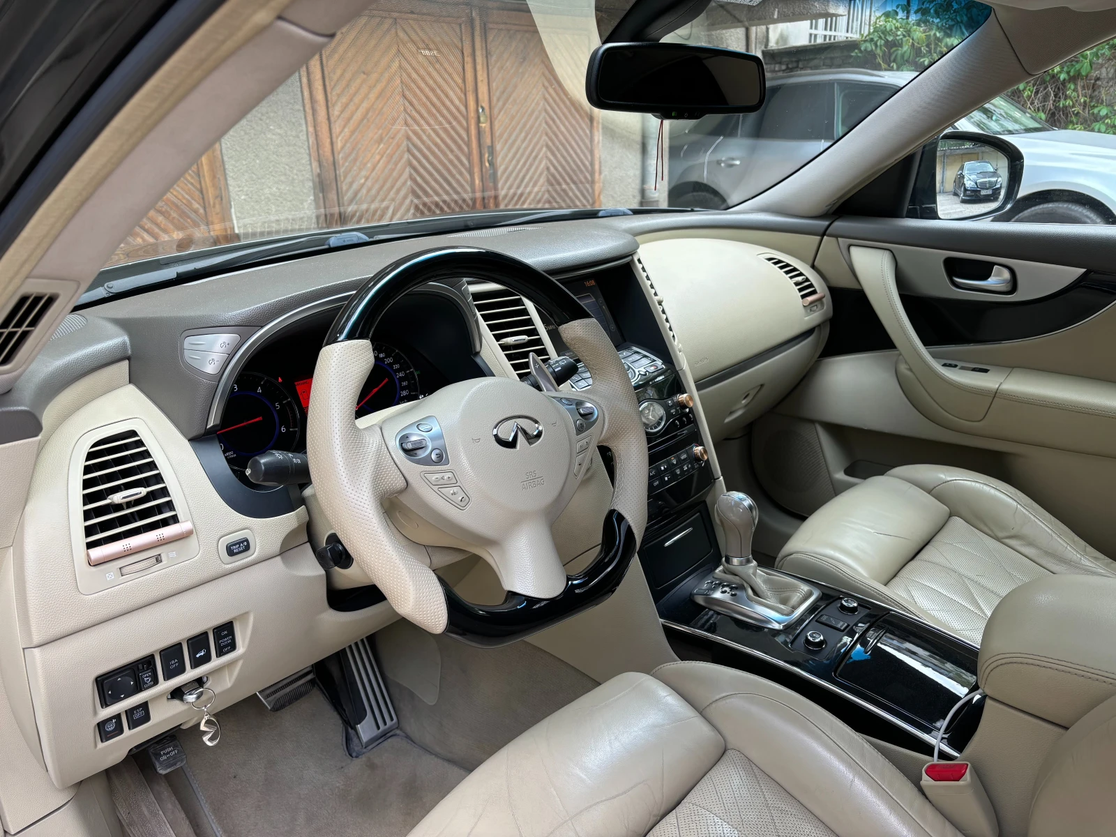 Infiniti QX70 3.0 dS, снимка 10 - Автомобили и джипове - 55385105