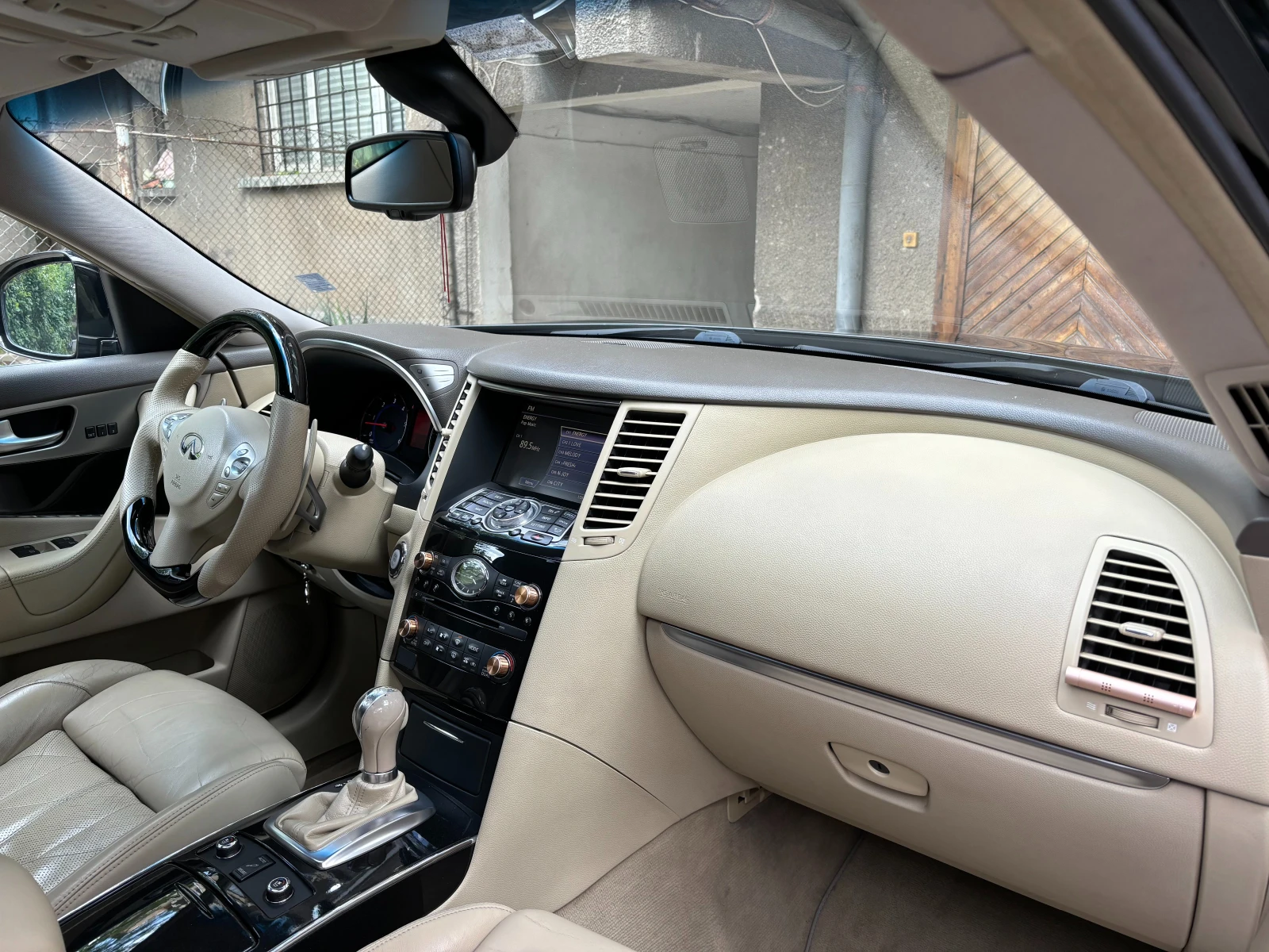 Infiniti QX70 3.0 dS, снимка 11 - Автомобили и джипове - 55385105