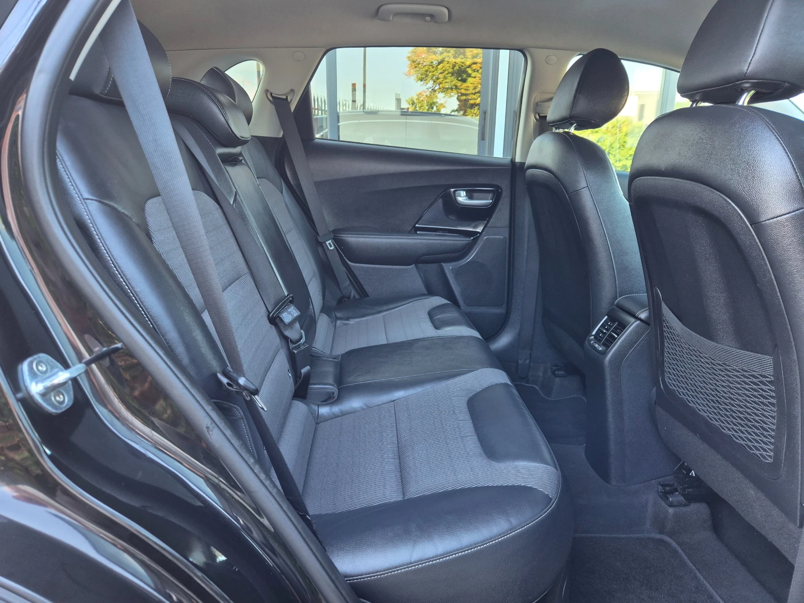 Kia Niro 1.6 EcoHybrit* NAVI* KAMERA* , снимка 11 - Автомобили и джипове - 55556055