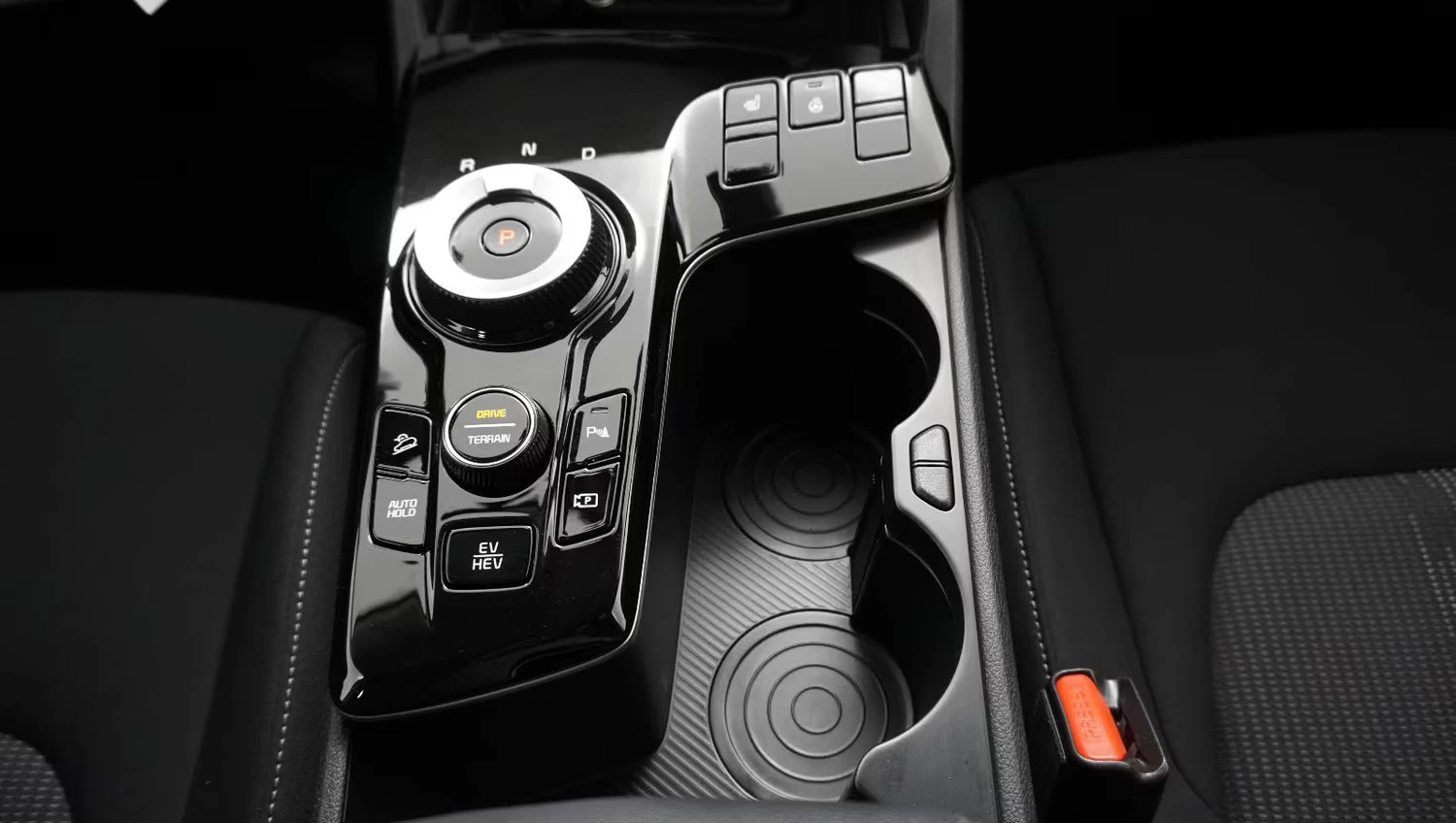 Kia Sportage PHEV/265HP/4WD/GT-LINE/CAM/KLESS/CPLAY/NAVI/588q, снимка 9 - Автомобили и джипове - 55654562