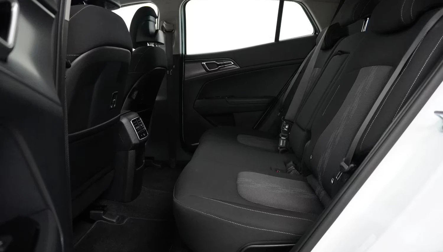 Kia Sportage PHEV/265HP/4WD/GT-LINE/CAM/KLESS/CPLAY/NAVI/588q, снимка 13 - Автомобили и джипове - 55654562
