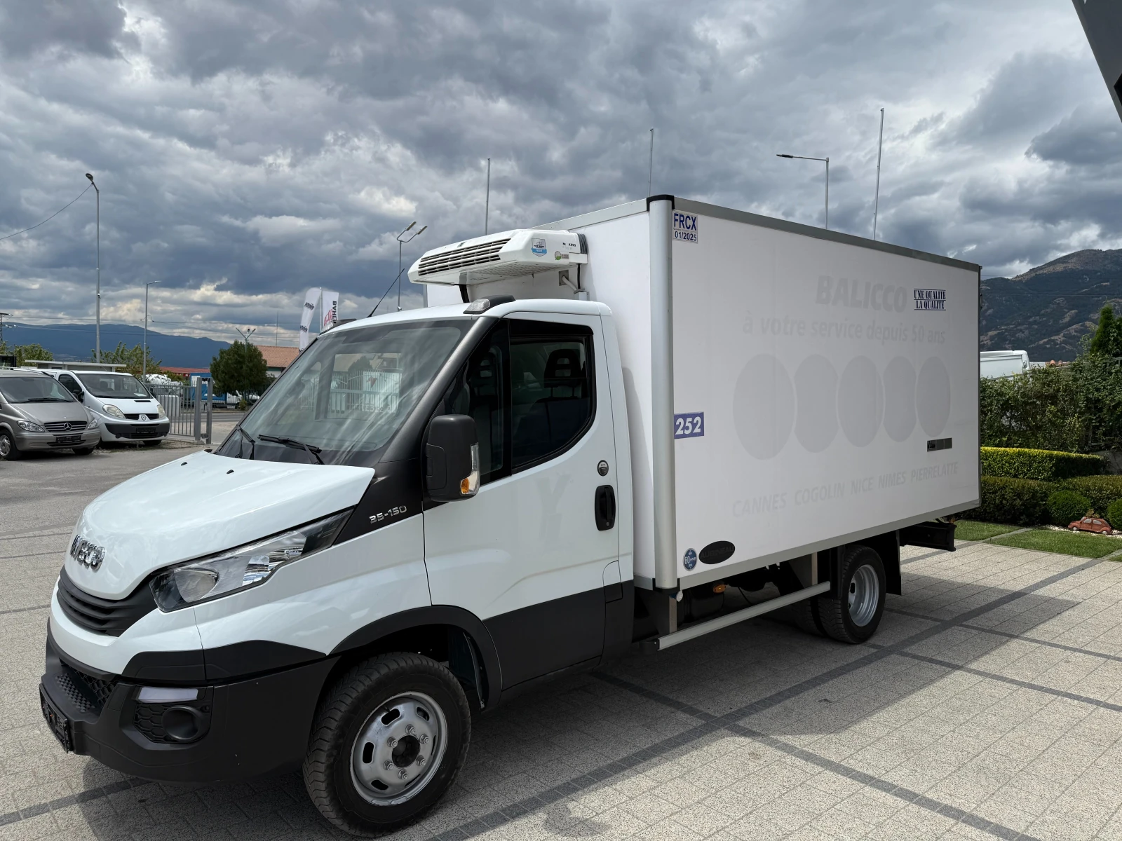 Iveco Daily 35-150 3.0HPI до 3.5т Хладилен + ток 3.90м. Еuro 6 - изображение 4