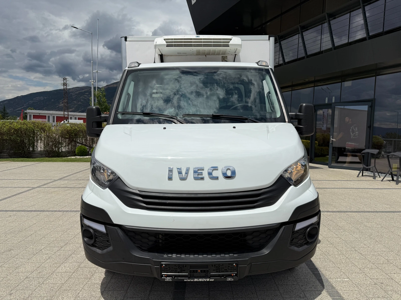 Iveco Daily 35-150 3.0HPI до 3.5т Хладилен + ток 3.90м. Еuro 6 - изображение 3