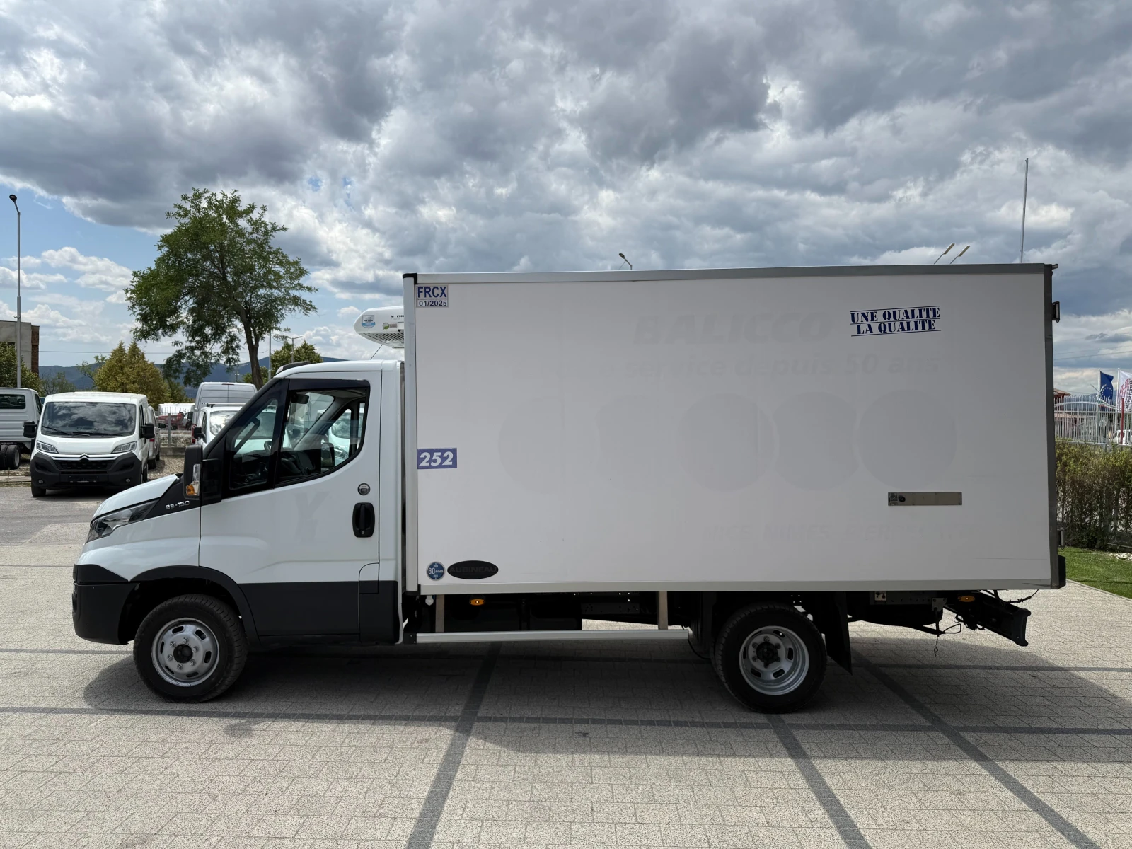 Iveco Daily 35-150 3.0HPI до 3.5т Хладилен + ток 3.90м. Еuro 6 - изображение 5