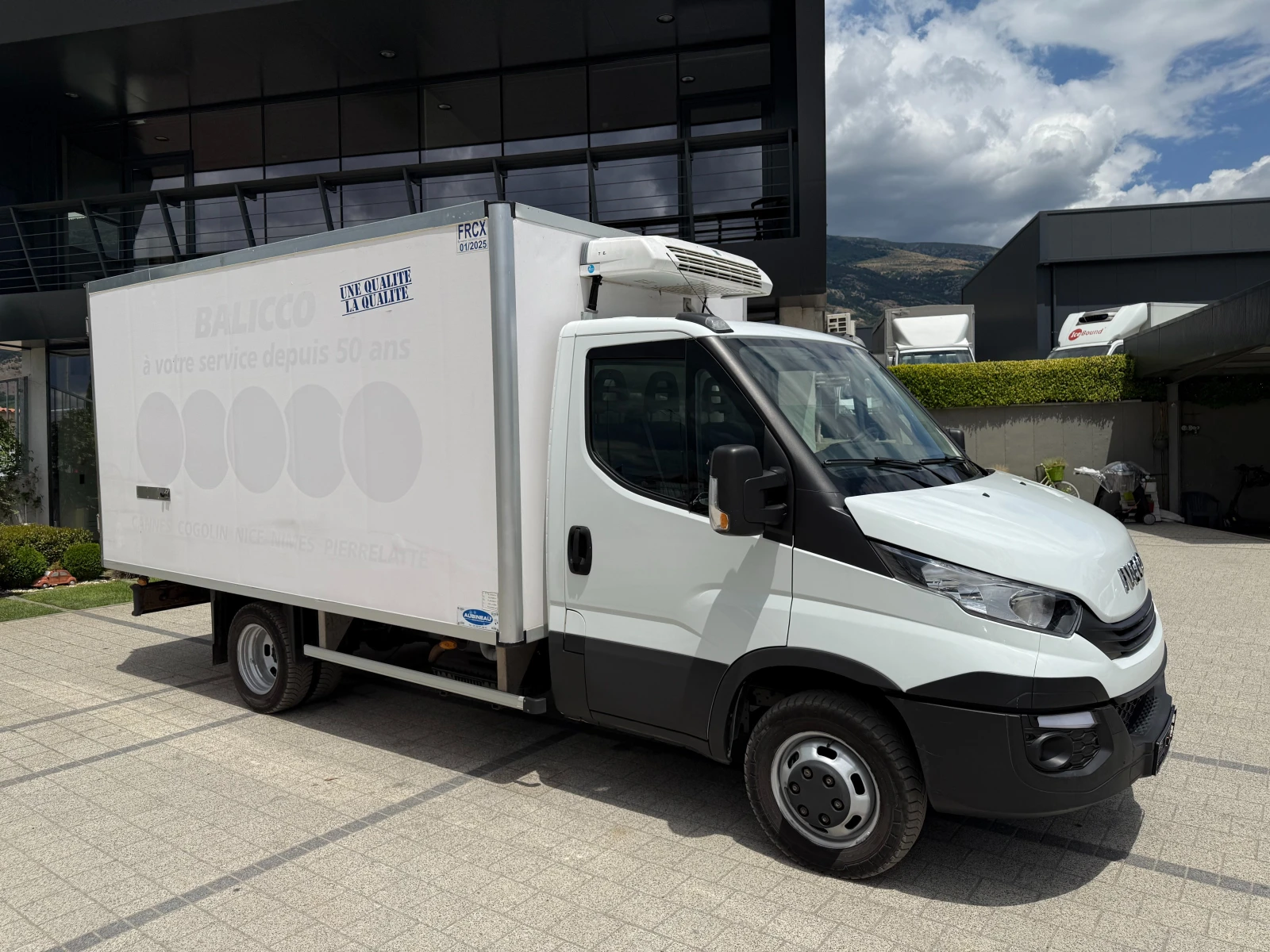Iveco Daily 35-150 3.0HPI до 3.5т Хладилен + ток 3.90м. Еuro 6 - изображение 2