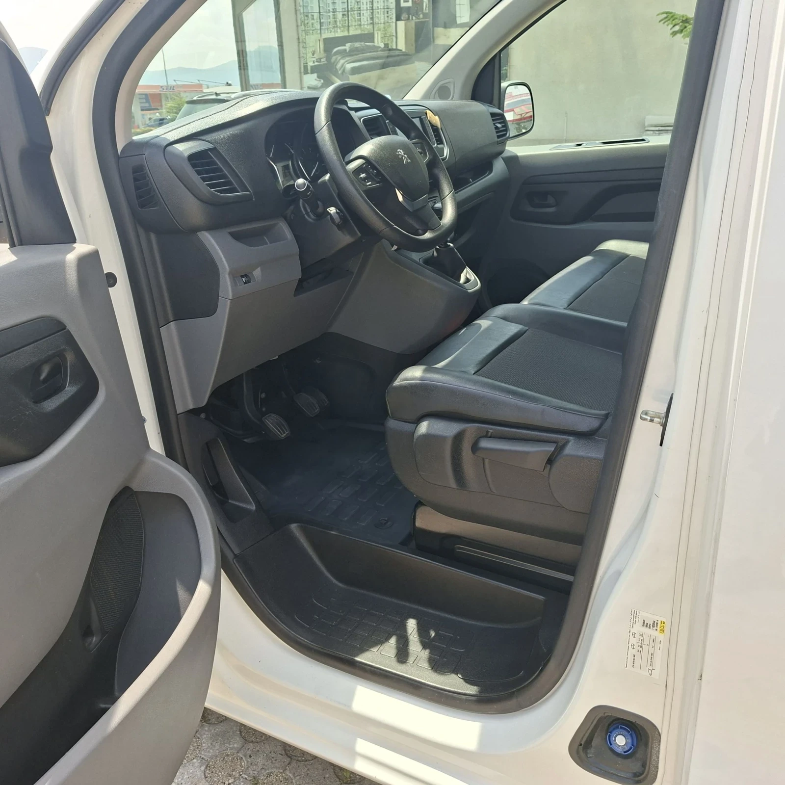 Peugeot Expert 2.0  L2  6СК 118000КМ КЛИМА НАВИ, снимка 12 - Бусове и автобуси - 54800997
