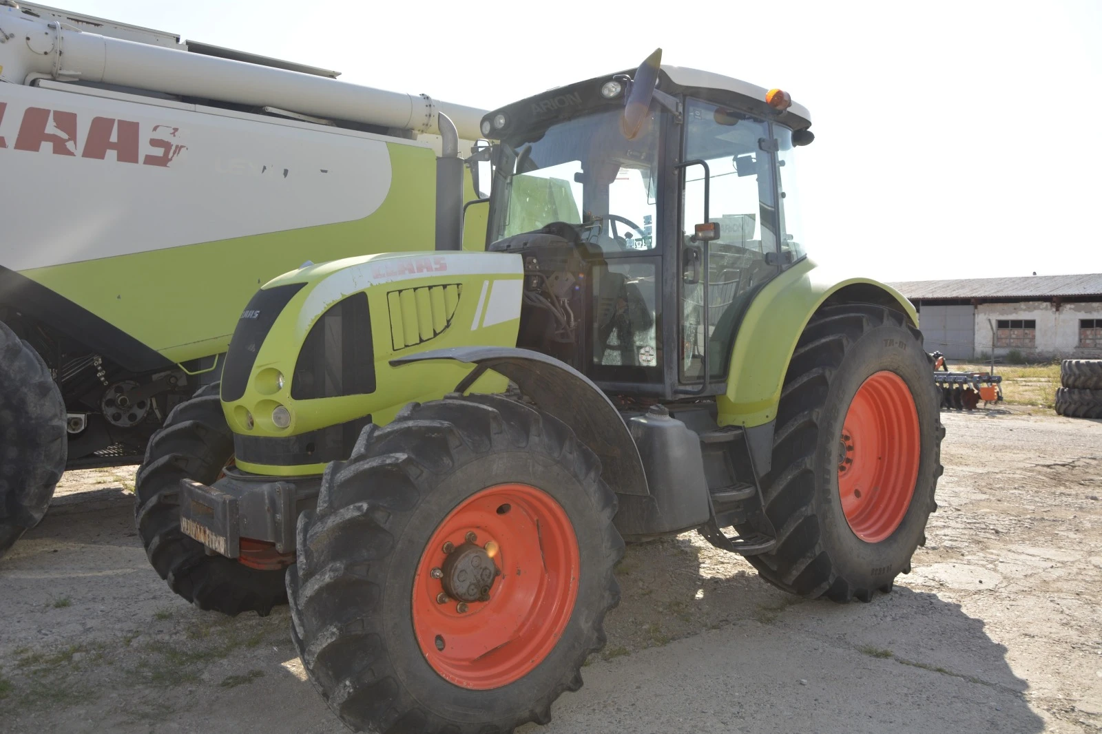 Трактор Claas ARION 630 C, снимка 1