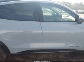 Ford Mustang Mach-E Premium, снимка 13