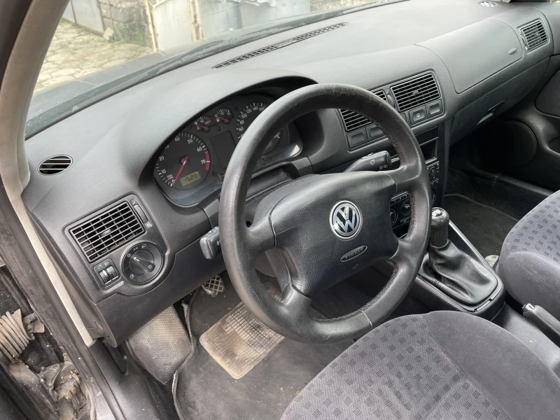 VW Golf 1.6i, снимка 8 - Автомобили и джипове - 47084138