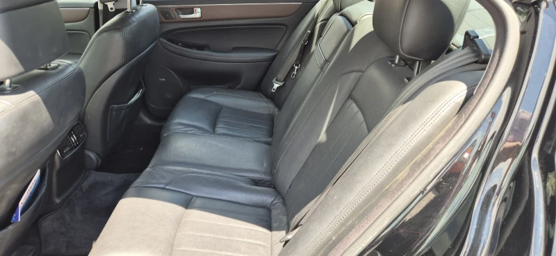Hyundai Genesis 3.8-335кс.автомат, снимка 9 - Автомобили и джипове - 51187434