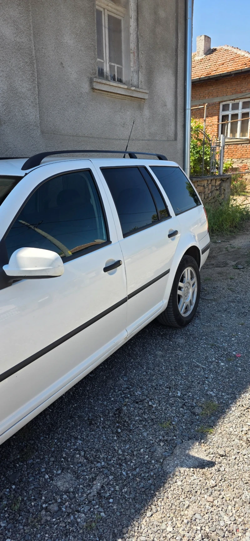 VW Golf 1.9 tdi 4/4, снимка 3 - Автомобили и джипове - 52005493