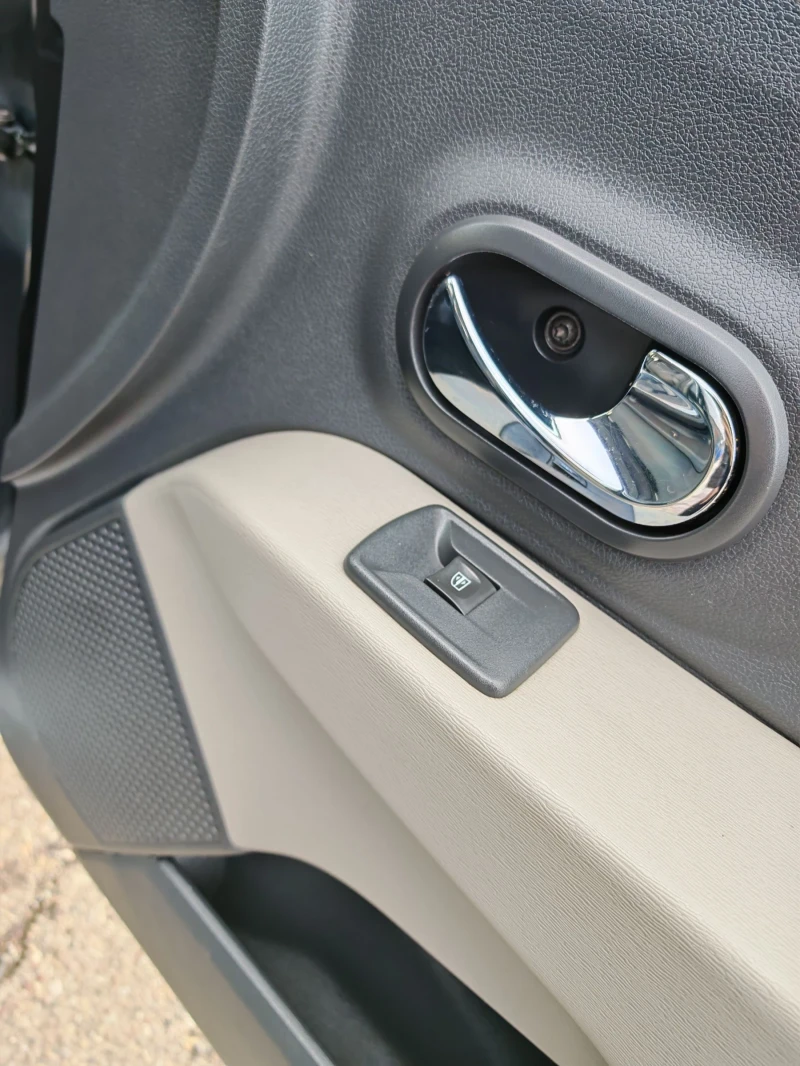 Dacia Lodgy 1.5dci EURO 6B NAVI, снимка 6 - Автомобили и джипове - 52369632