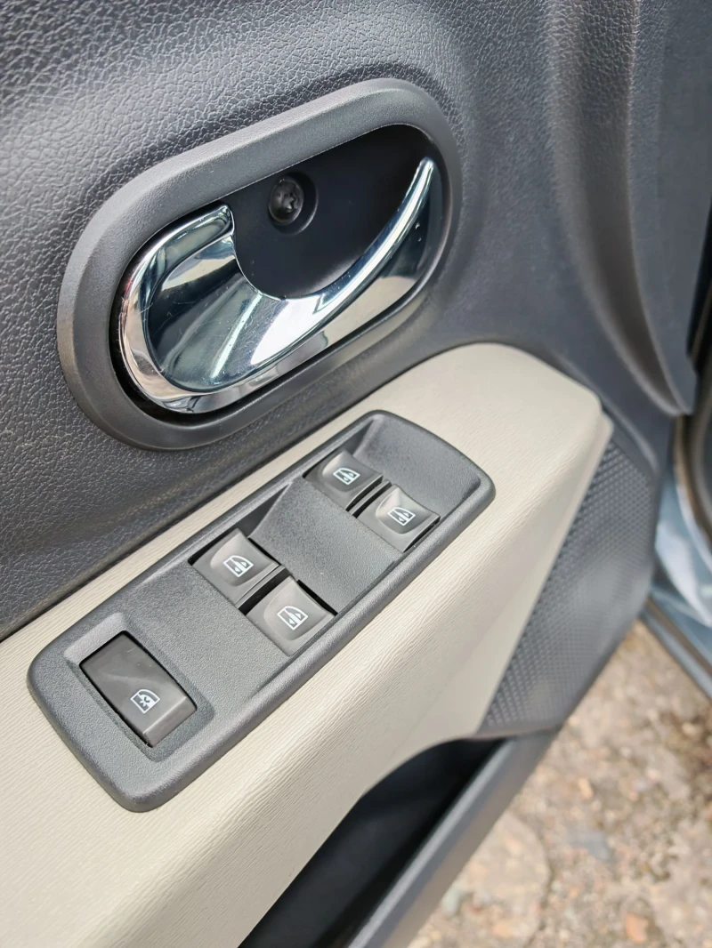 Dacia Lodgy 1.5dci EURO 6B NAVI, снимка 8 - Автомобили и джипове - 52369632