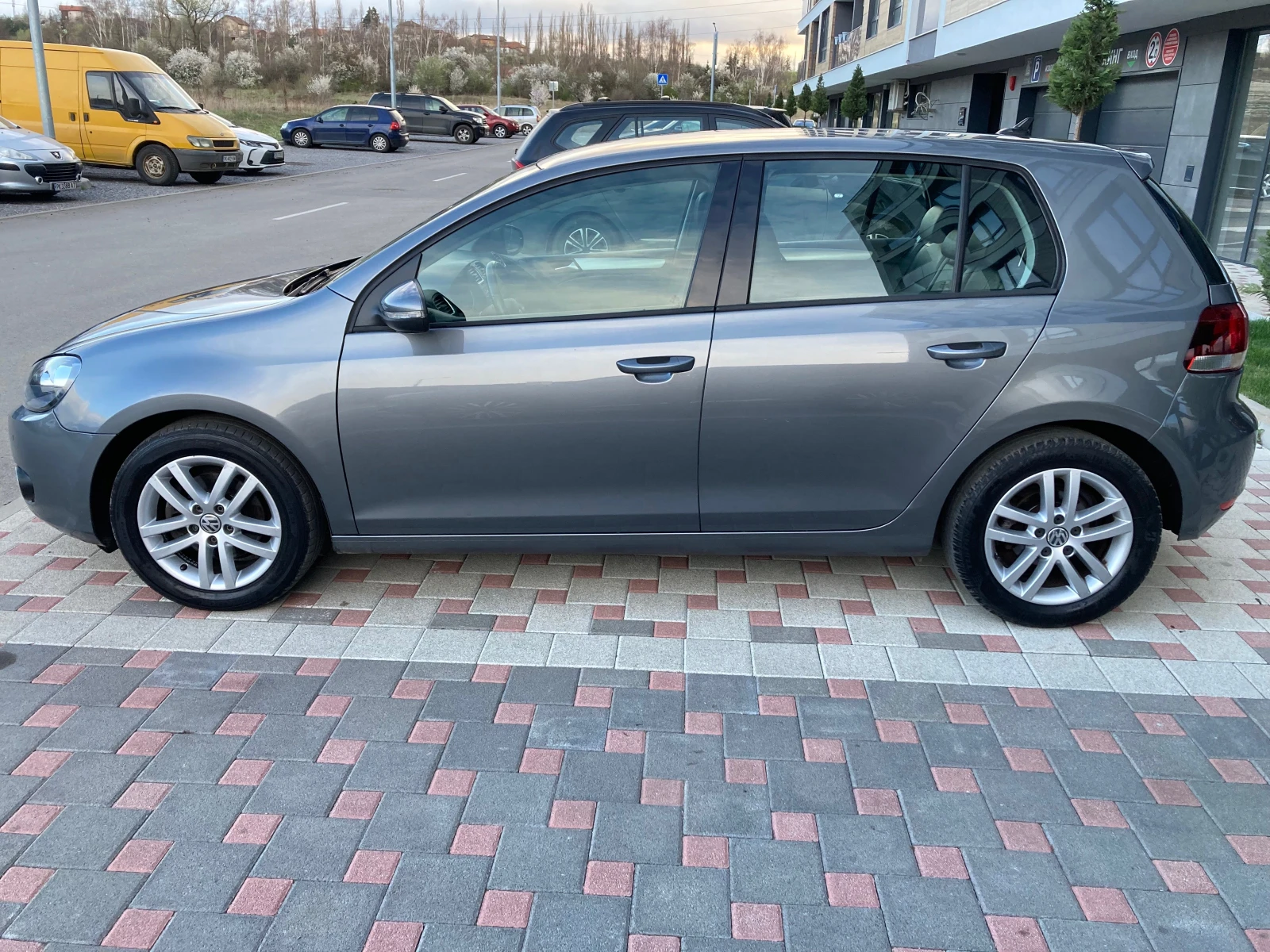 VW Golf 2.0TDI AVTOMATIK - изображение 8