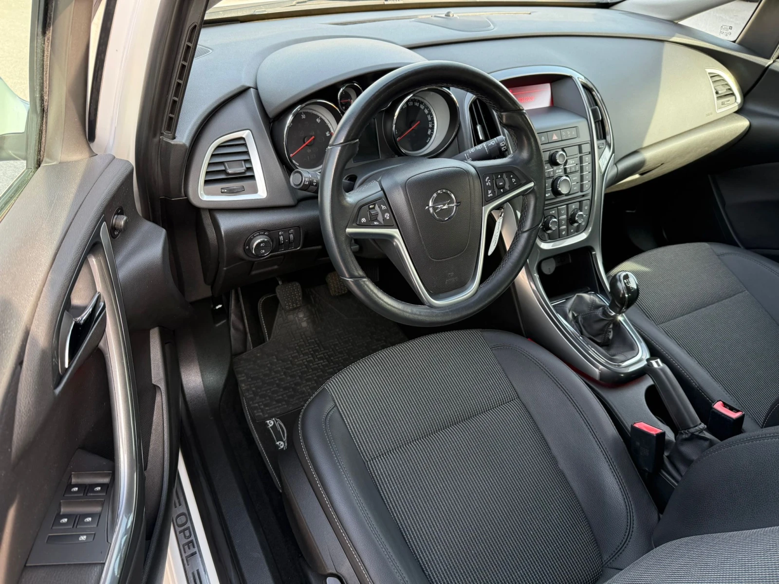 Opel Astra 1.7d FACE 6ск. 131к.с. COSMO !! ТОП СЪСТОЯНИЕ!, снимка 10 - Автомобили и джипове - 53708651