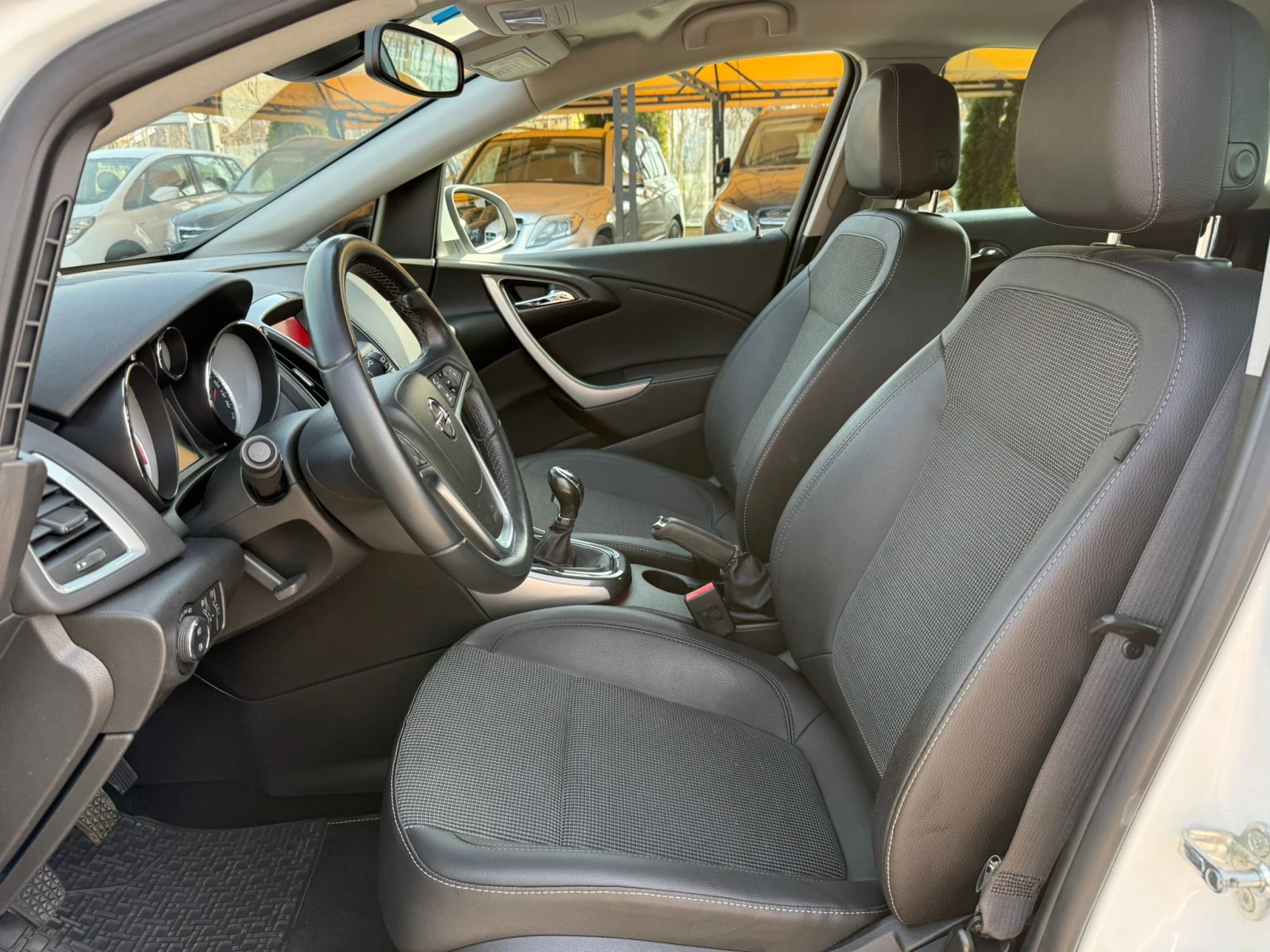 Opel Astra 1.7d FACE 6ск. 131к.с. COSMO !! ТОП СЪСТОЯНИЕ!, снимка 9 - Автомобили и джипове - 53708651