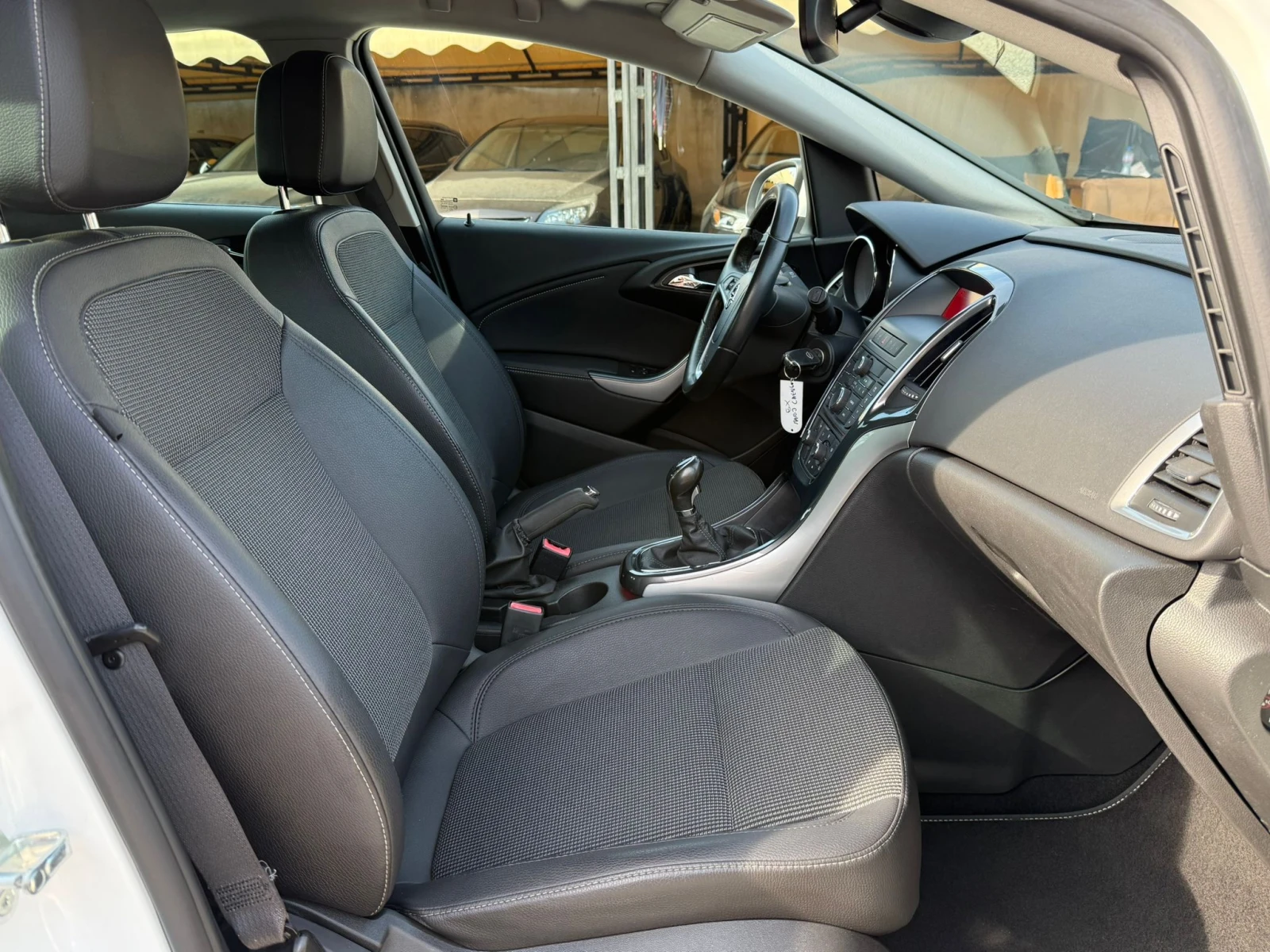 Opel Astra 1.7d FACE 6ск. 131к.с. COSMO !! ТОП СЪСТОЯНИЕ!, снимка 13 - Автомобили и джипове - 53708651