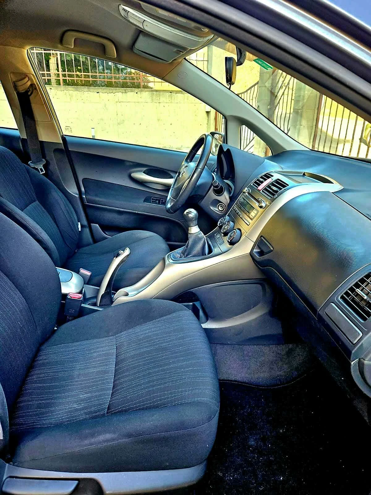 Toyota Auris 1.4 i 16V VVT-i (97 Hp), снимка 14 - Автомобили и джипове - 53817221