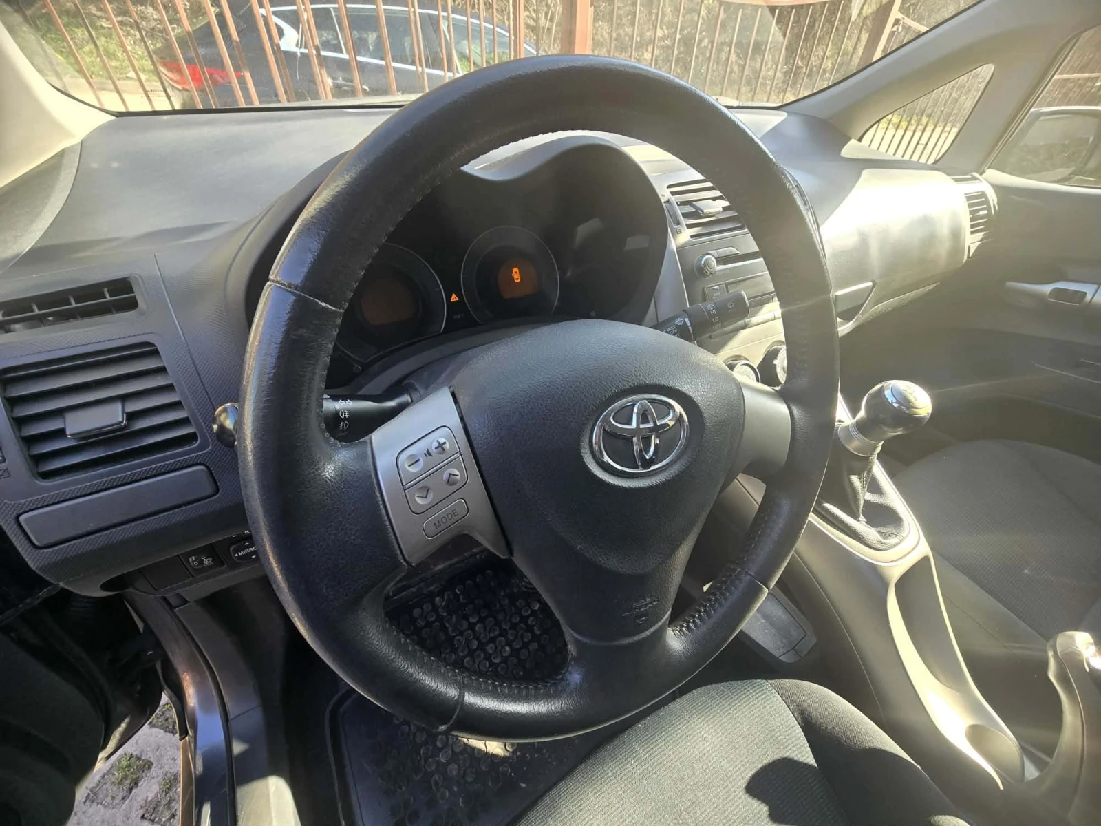 Toyota Auris 1.4 i 16V VVT-i (97 Hp), снимка 8 - Автомобили и джипове - 53817221
