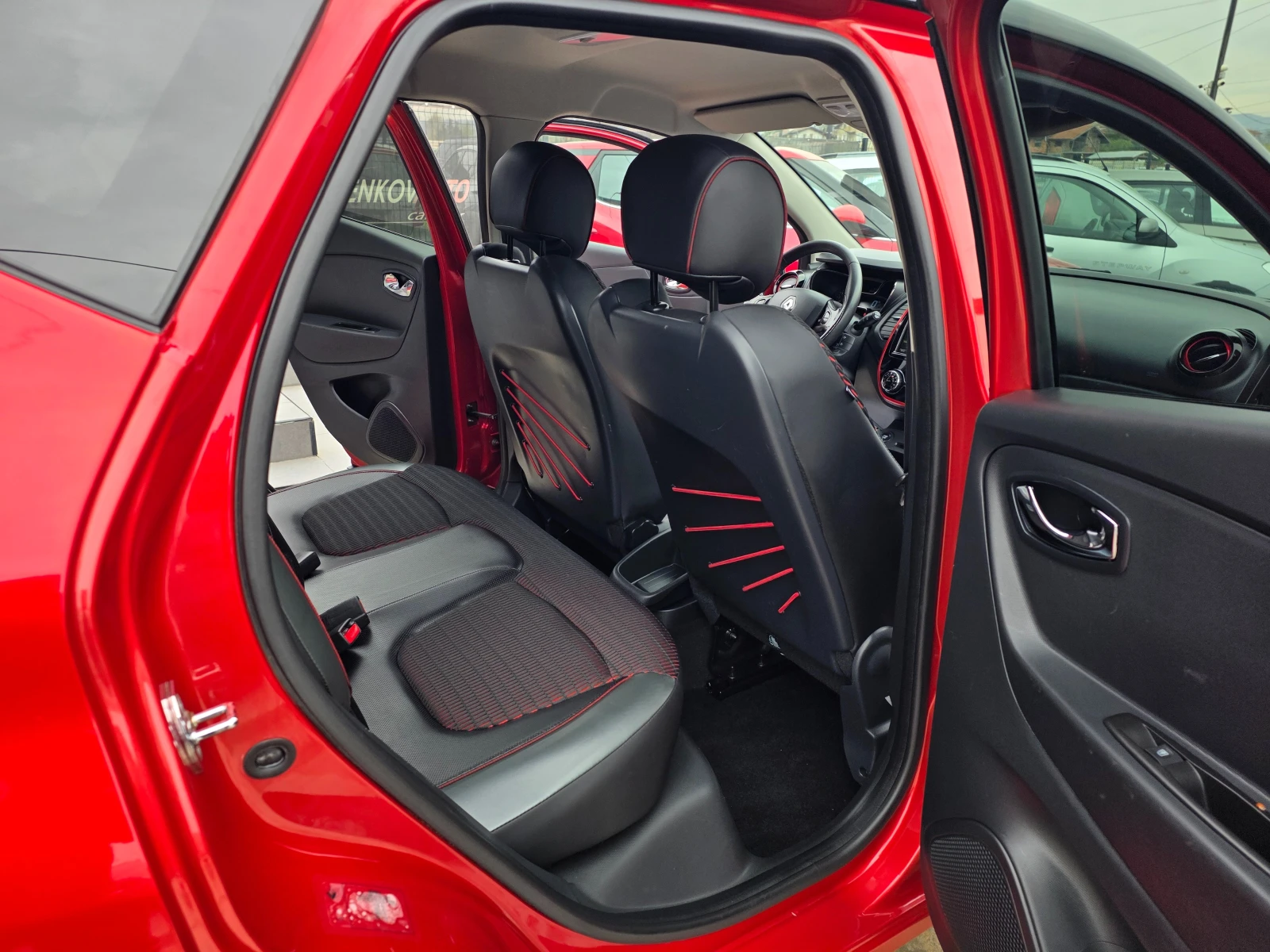 Renault Captur HELLY HANSEN 1.2 i-120к.с АВТОМАТИК-ШВЕЙЦАРИЯ, снимка 14 - Автомобили и джипове - 54220921