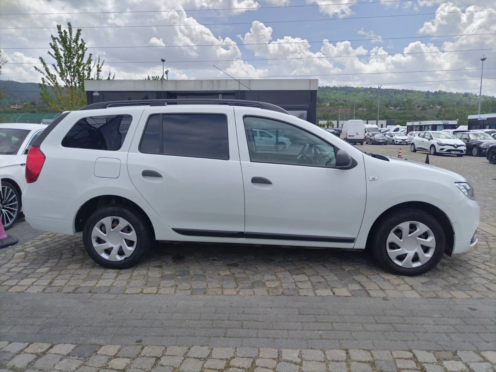 Dacia Logan 1.5 dCi/75к.с/MCV, снимка 8 - Автомобили и джипове - 54602305