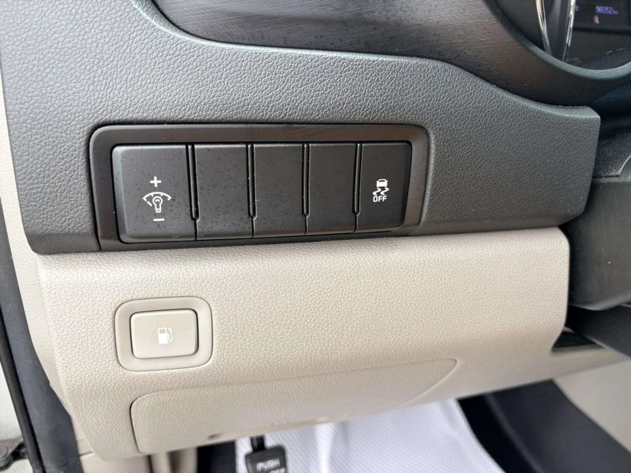 Kia Sedona 8 PASSAGERS / LX+ , снимка 14 - Автомобили и джипове - 56636291