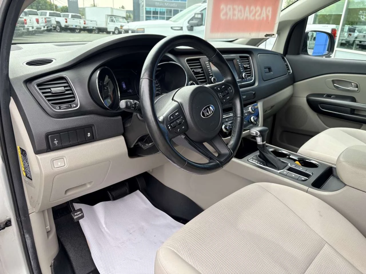 Kia Sedona 8 PASSAGERS / LX+ , снимка 6 - Автомобили и джипове - 56636291