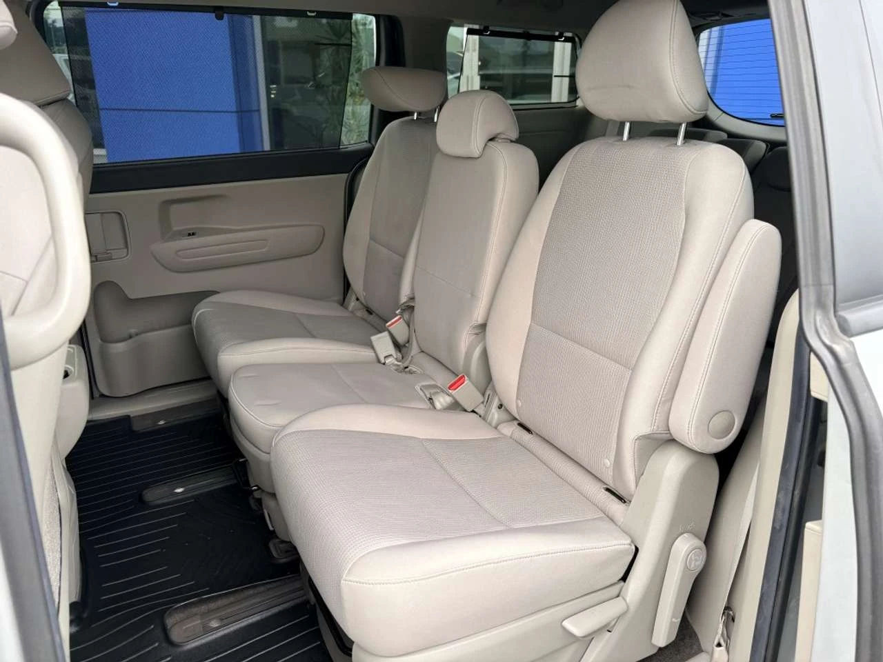 Kia Sedona 8 PASSAGERS / LX+ , снимка 15 - Автомобили и джипове - 56636291