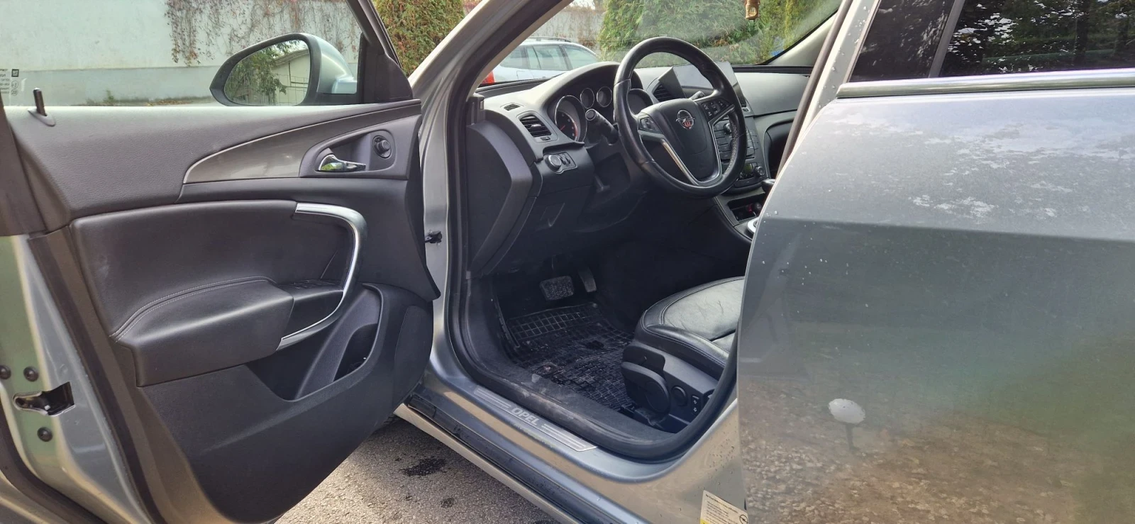 Opel Insignia 2.0 Бензин, снимка 3 - Автомобили и джипове - 56679841