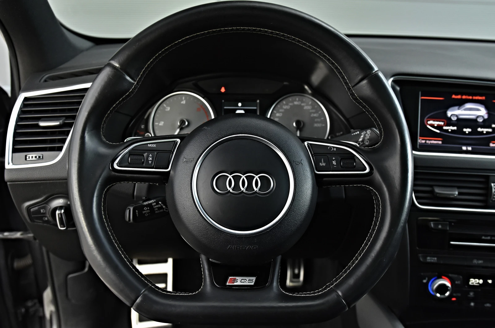 Audi SQ5 3.0V6T/COMPETITION/KEYLESS/PANO/DISTRONIC/GALA/, снимка 10 - Автомобили и джипове - 54239742