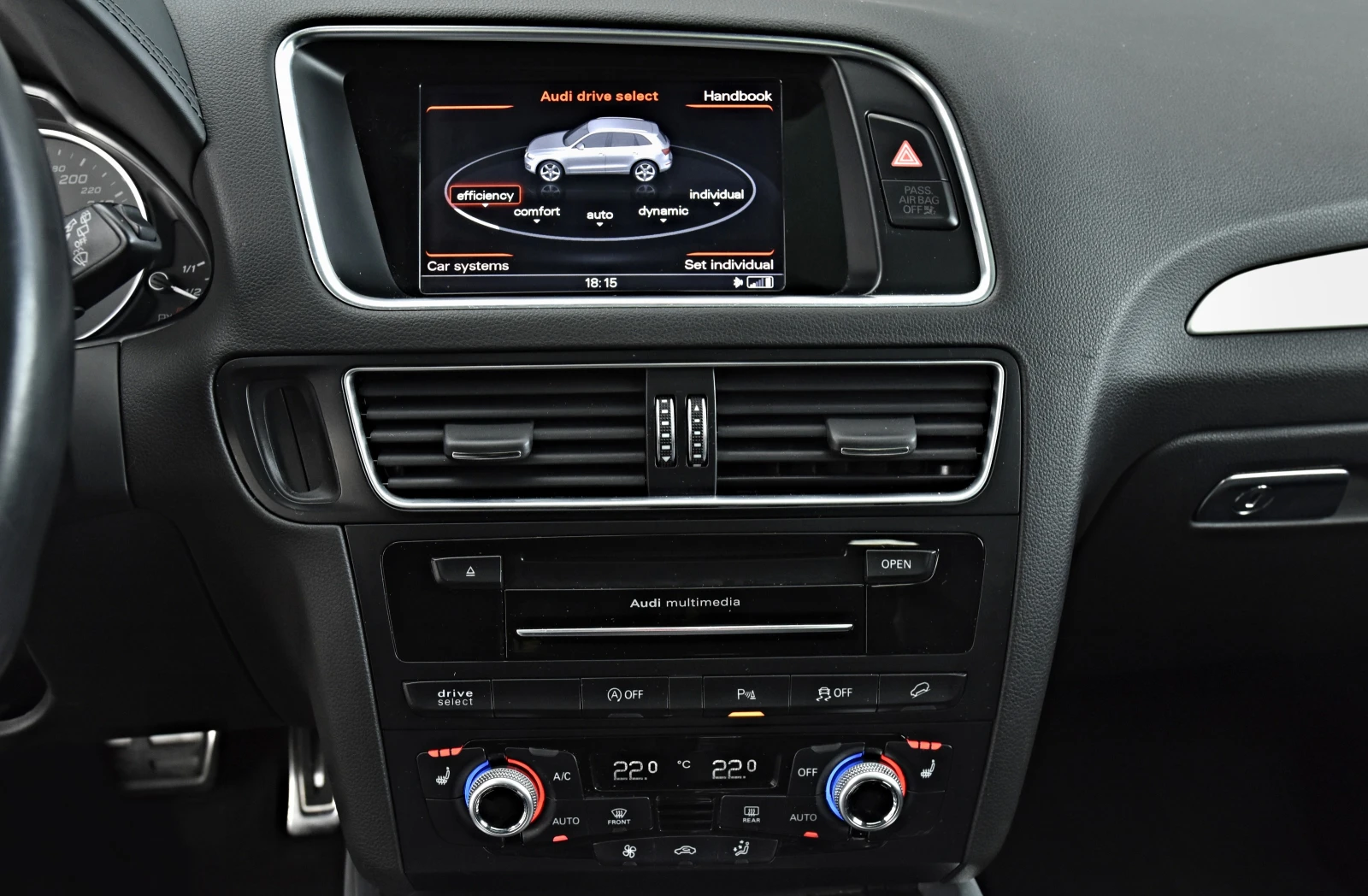 Audi SQ5 3.0V6T/COMPETITION/KEYLESS/PANO/DISTRONIC/GALA/, снимка 12 - Автомобили и джипове - 54239742