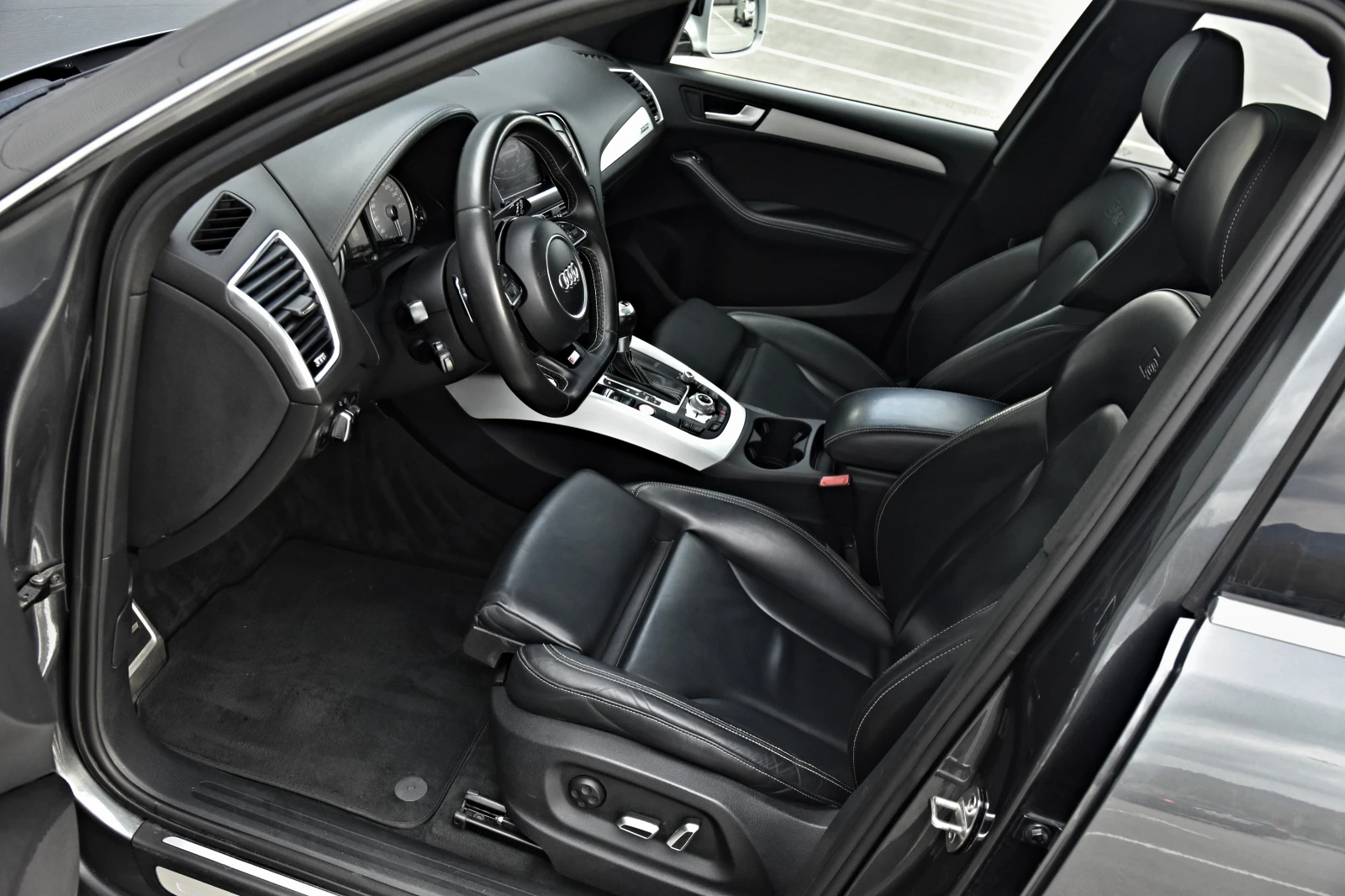 Audi SQ5 3.0V6T/COMPETITION/KEYLESS/PANO/DISTRONIC/GALA/, снимка 9 - Автомобили и джипове - 54239742