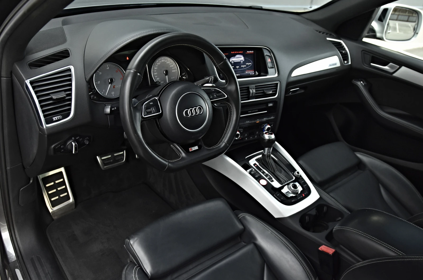 Audi SQ5 3.0V6T/COMPETITION/KEYLESS/PANO/DISTRONIC/GALA/, снимка 8 - Автомобили и джипове - 54239742