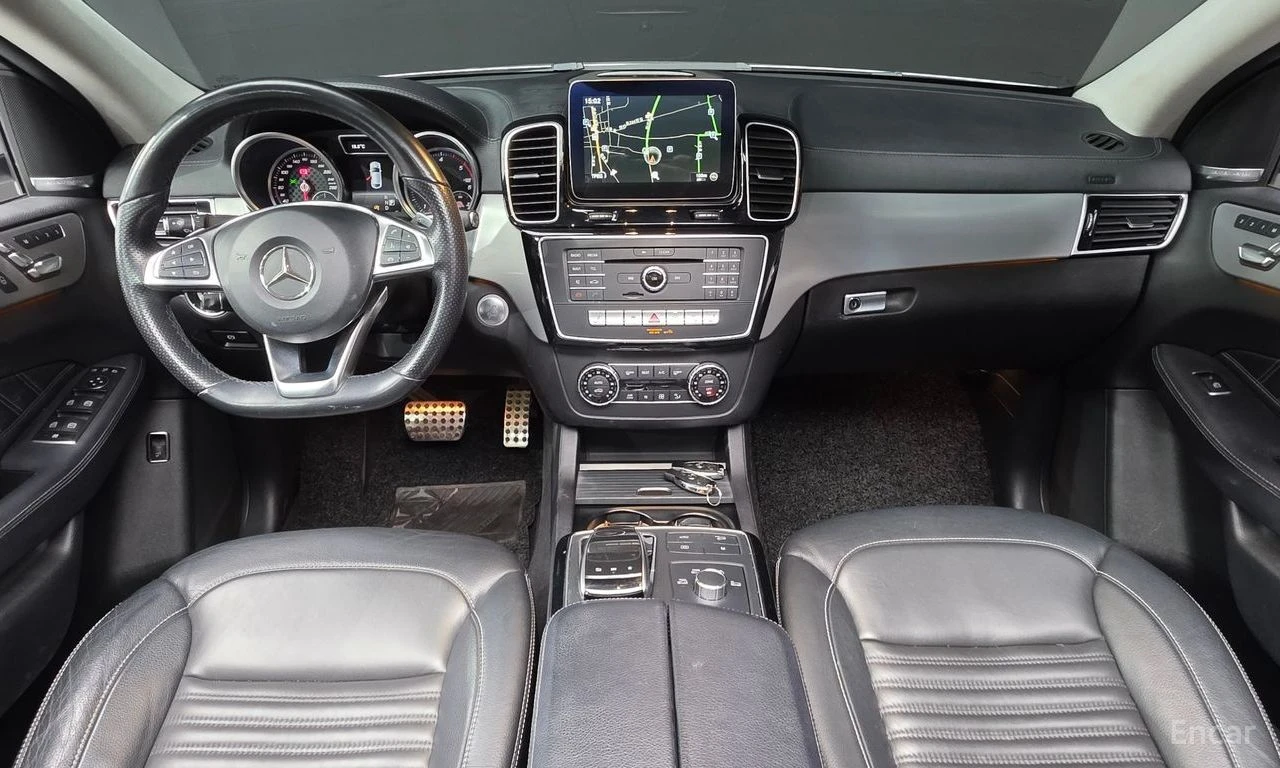 Mercedes-Benz GLE 350 * 4MATIC* AMG* COUPE* TV* PANORAMA* КОЖА* ПОДГРЕВ*, снимка 7 - Автомобили и джипове - 54460358