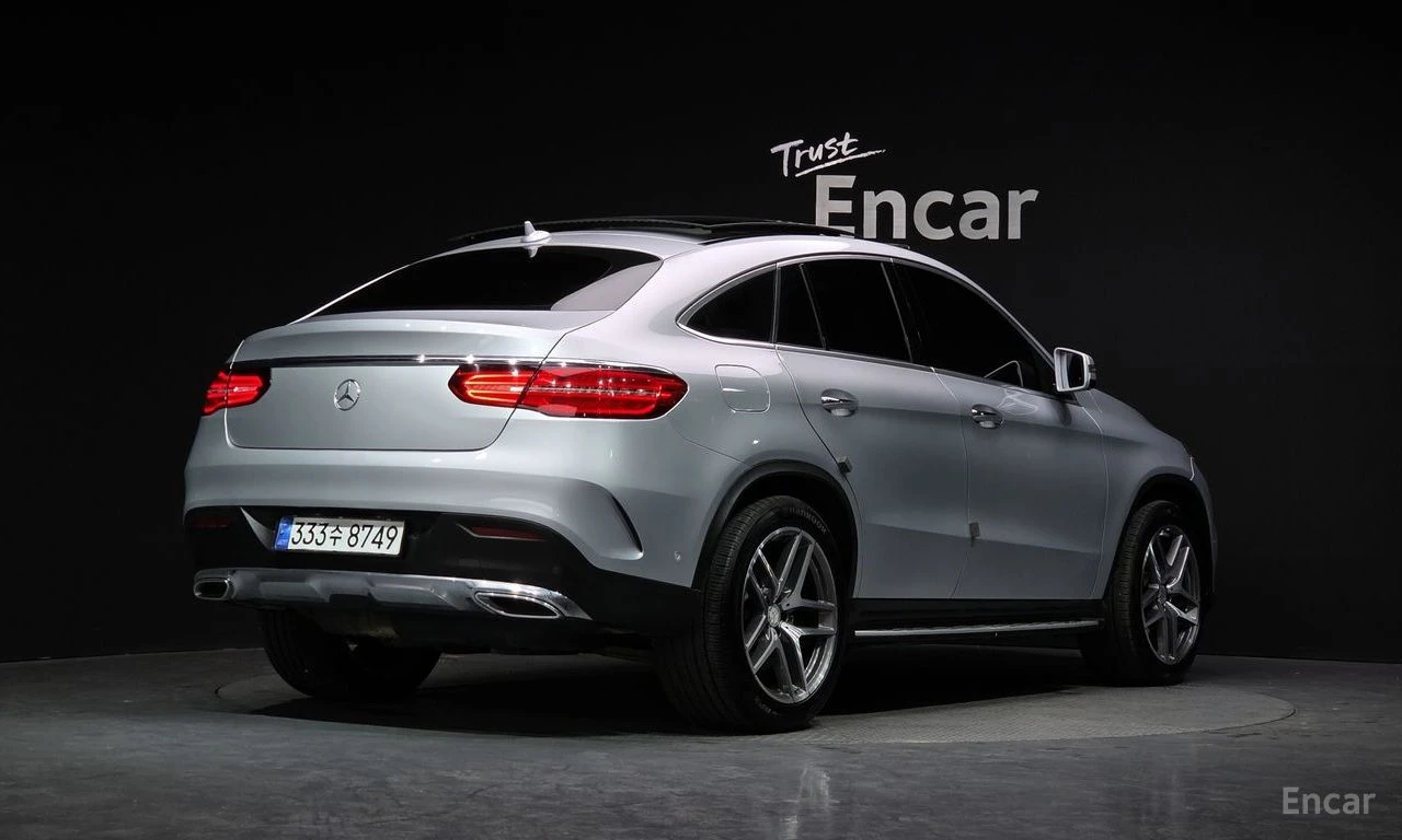 Mercedes-Benz GLE 350 * 4MATIC* AMG* COUPE* TV* PANORAMA* КОЖА* ПОДГРЕВ*, снимка 2 - Автомобили и джипове - 54460358