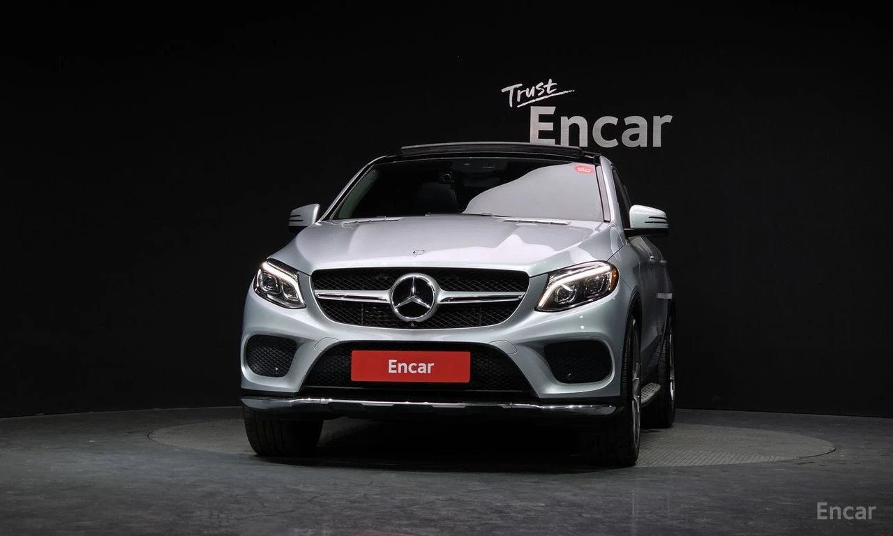 Mercedes-Benz GLE 350 * 4MATIC* AMG* COUPE* TV* PANORAMA* КОЖА* ПОДГРЕВ*, снимка 3 - Автомобили и джипове - 54460358