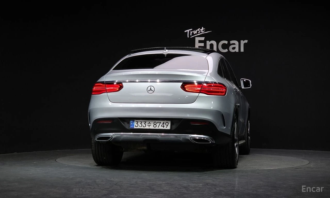 Mercedes-Benz GLE 350 * 4MATIC* AMG* COUPE* TV* PANORAMA* КОЖА* ПОДГРЕВ*, снимка 4 - Автомобили и джипове - 54460358