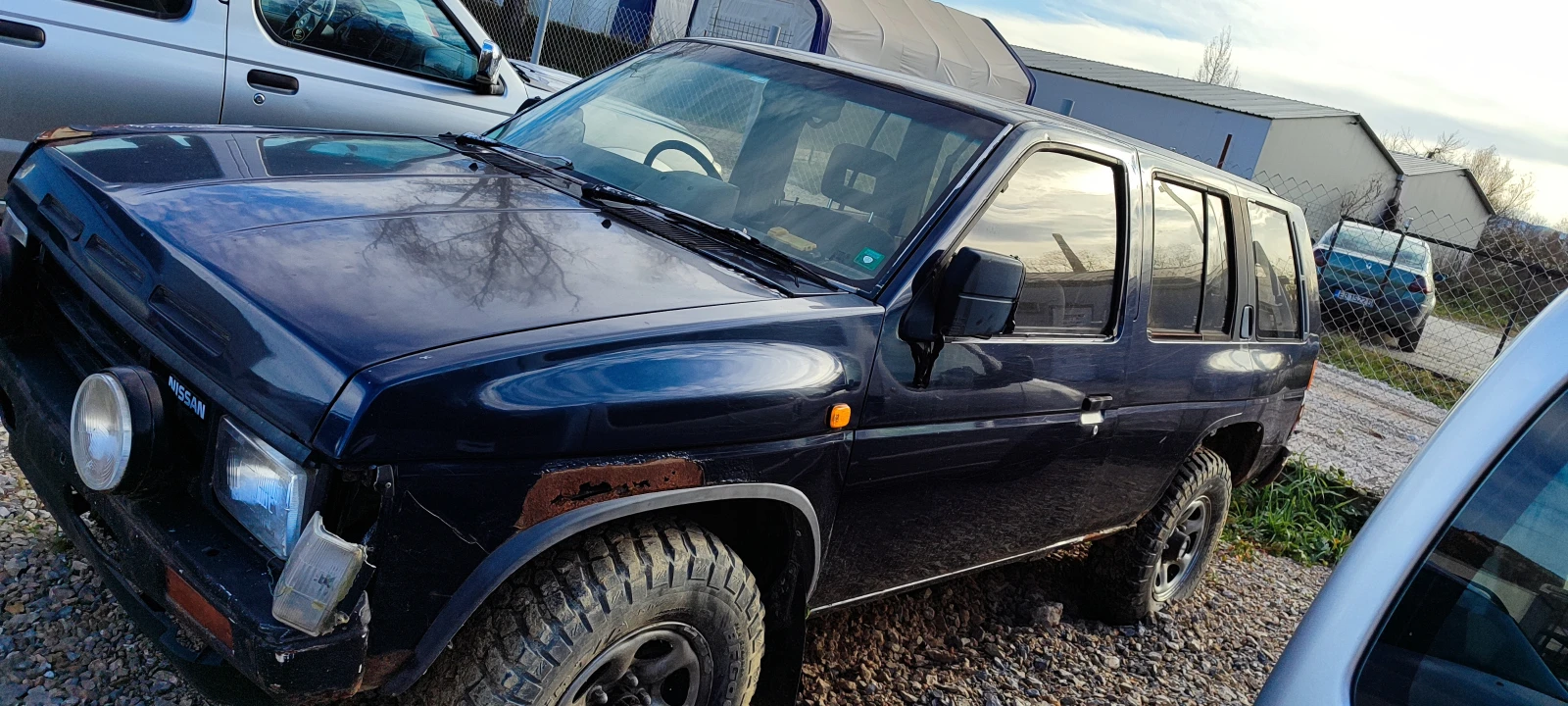 Nissan Terrano 2.7, снимка 2 - Автомобили и джипове - 54668336
