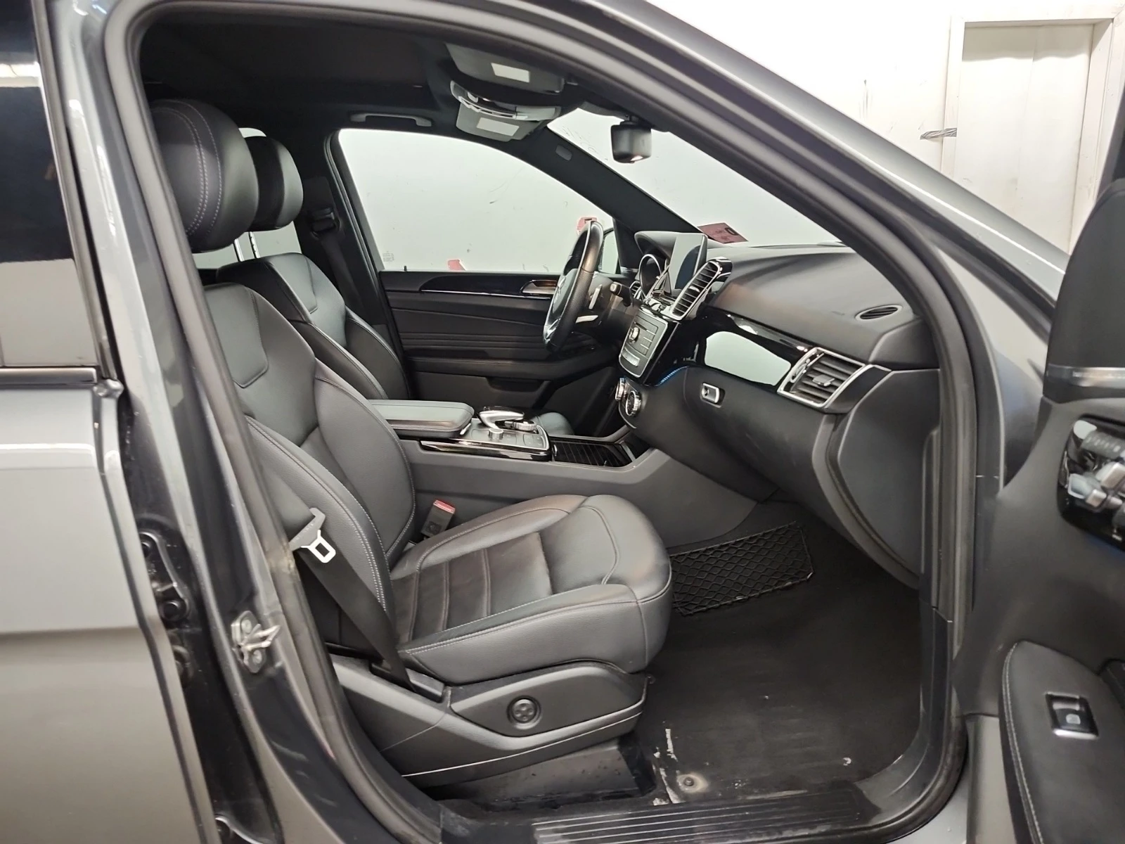 Mercedes-Benz GLE 43 AMG 360 CAMERA * * CARFAX * * АВТО КРЕДИТ * * , снимка 10 - Автомобили и джипове - 55008256