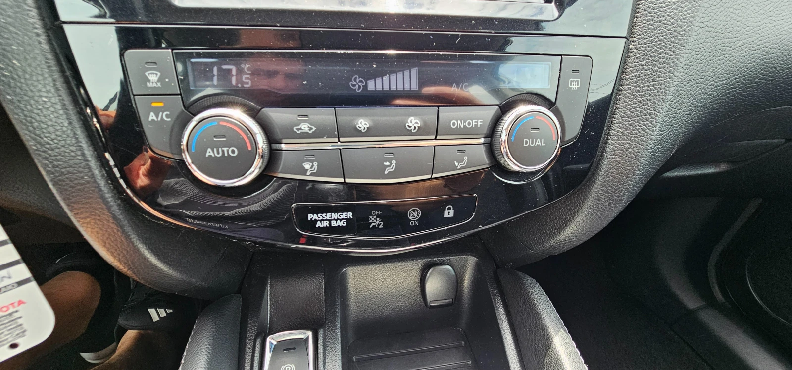 Nissan Qashqai 1.5DCI, снимка 15 - Автомобили и джипове - 55132138