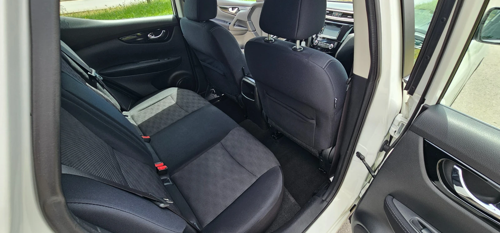 Nissan Qashqai 1.5DCI, снимка 11 - Автомобили и джипове - 55132138