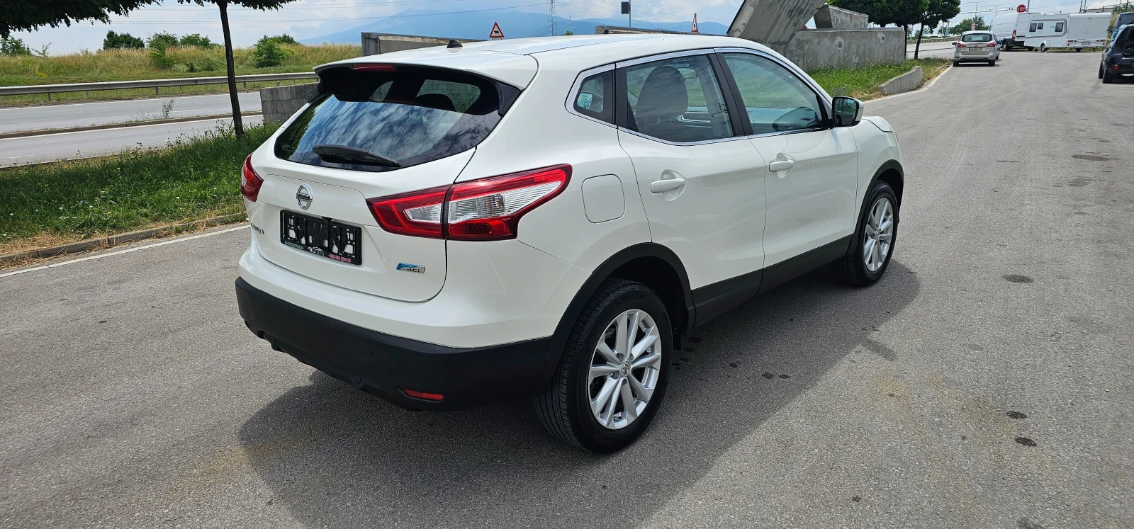 Nissan Qashqai 1.5DCI, снимка 4 - Автомобили и джипове - 55132138
