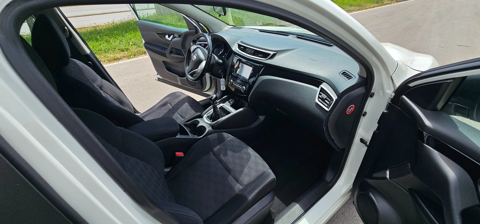 Nissan Qashqai 1.5DCI, снимка 10 - Автомобили и джипове - 55132138